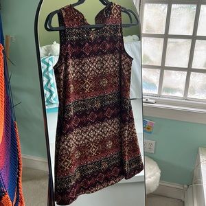 Pattern sleeveless maroon burgundy shirt dress